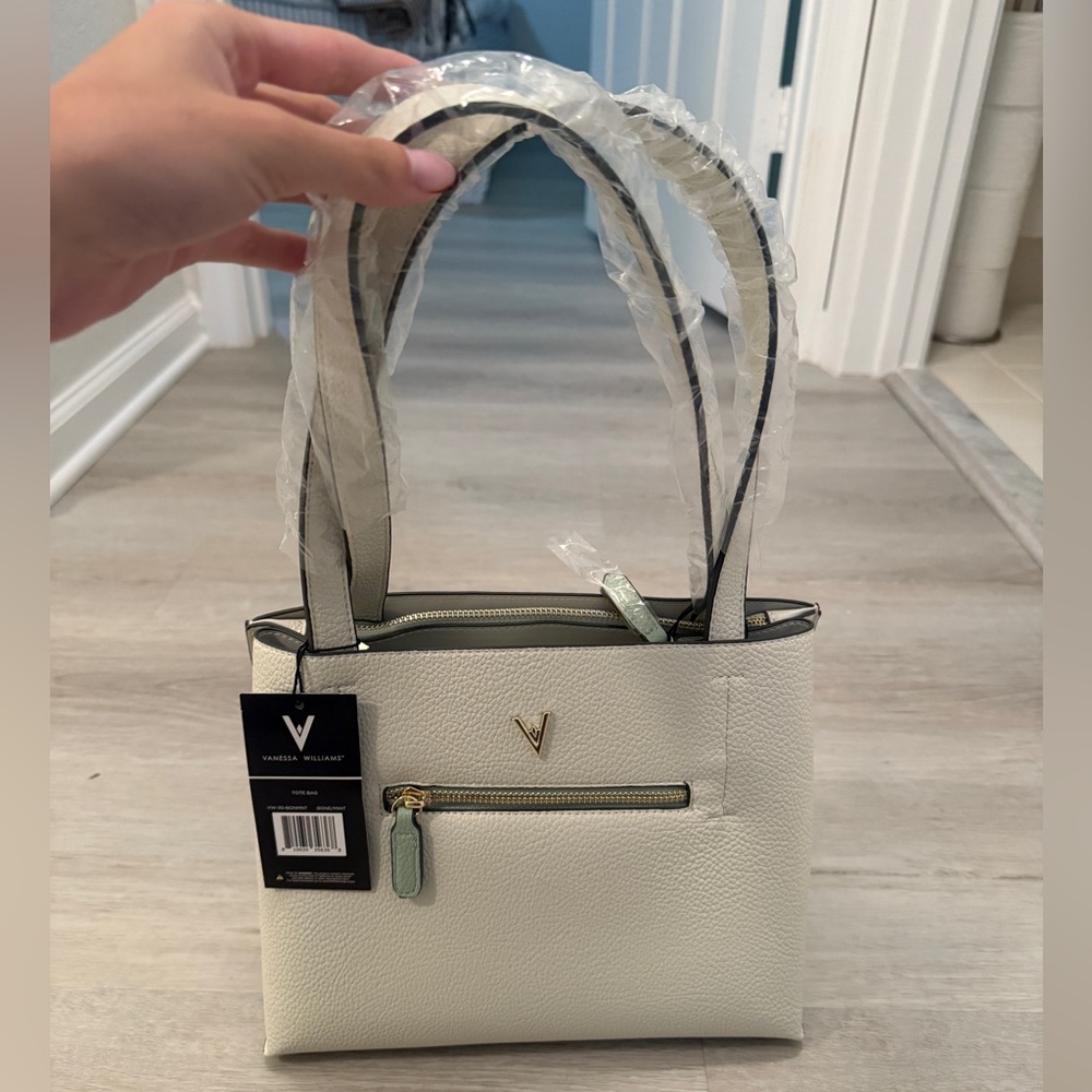 Vanessa Williams NWT Cream and green purse with matching wallet